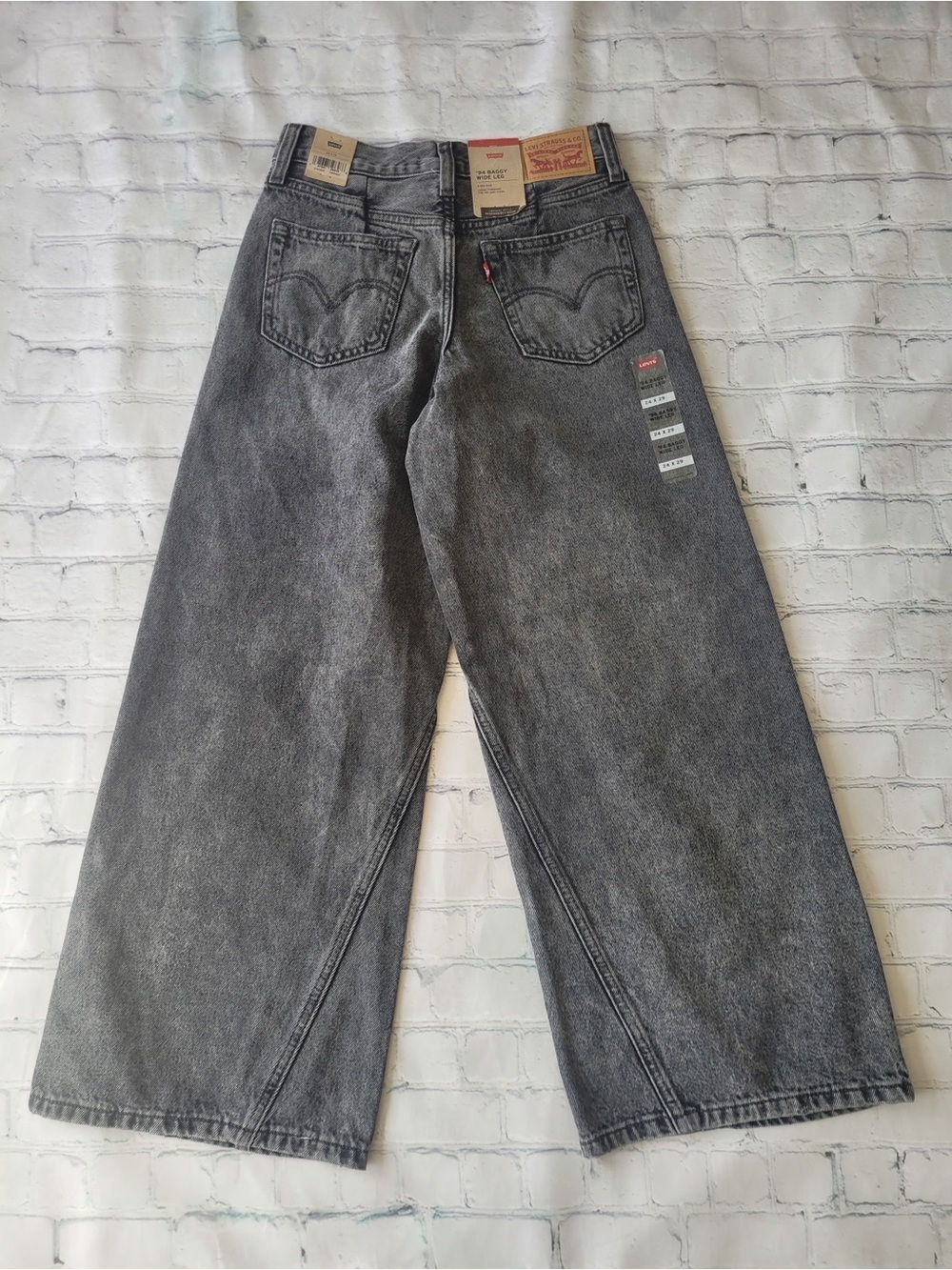 ✅ NWT Levi's 94’s baggy Wide Leg Jeans in Washed Black size 24 - Picture 3 of 11